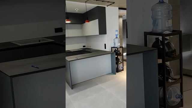 Кухня с гола профилем, кухня с тонкой столешницей, кухни на заказ, кухня краска смотреть онлайн