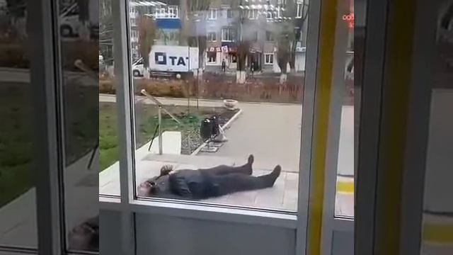 Пациента с приступом оставили у дверей поликлиники в Ельце смотреть онлайн