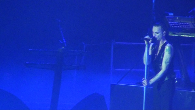 Depeche Mode - Useless @live in Riga 20.02.2018 смотреть онлайн