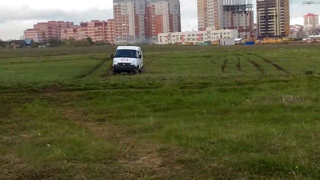 Соболь 4х4 по полю. смотреть онлайн
