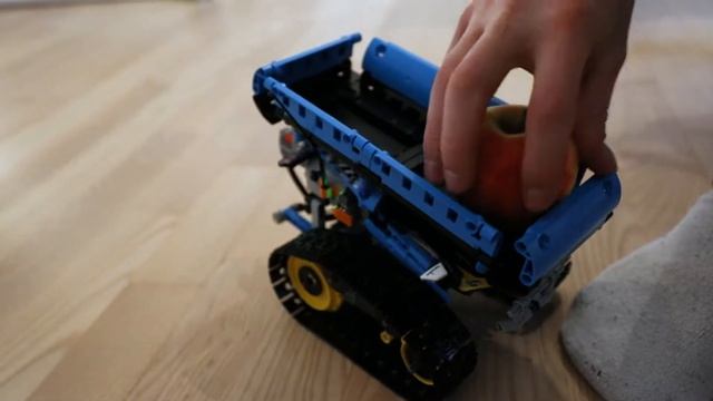 LEGO 42095 Technic Remote-Controlled Stunt Racer смотреть онлайн