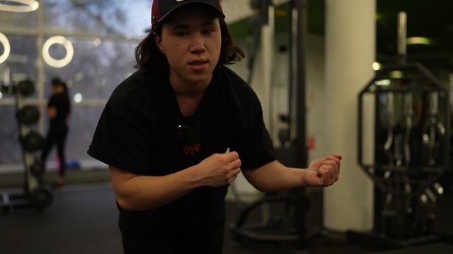 День 6: Верх груди, Передняя дельта смотреть онлайн