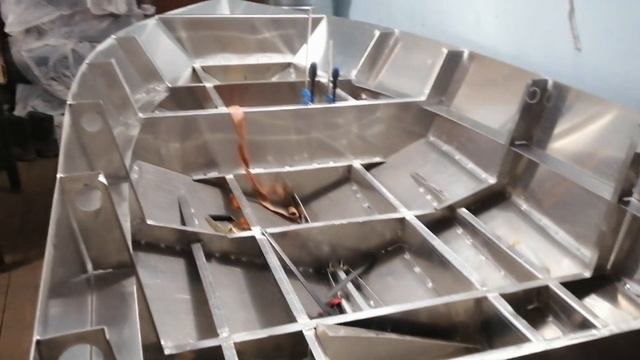 Сборка алюминиевой лодки. Часть 8. смотреть онлайн