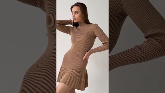 Женское платье мини с плиссированной юбкой смотреть онлайн