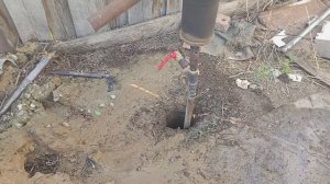 Моя первая абиссинская скважина. Забивал отбойным молотком.