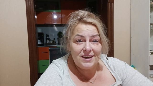 ПРИЕХАЛИ ДЕТИ ПРОВЕДАТЬ МЕНЯ /ПРИВЕЗЛИ ЛАГМАН /КУРЫ СКЛЕВАЛИ ВЕСЬ ВИНОГРАД /КУПИЛА СТАКАНЫ, БОКАЛЫ