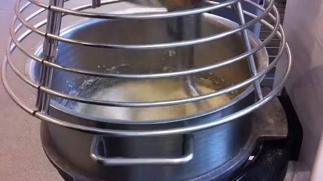 Æltning af surdejsbrød смотреть онлайн