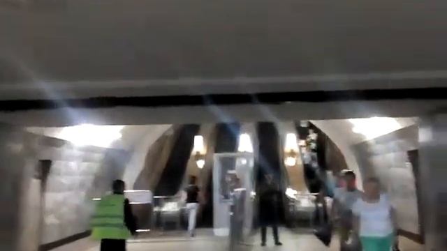 Москва 161 подземный переход между станциями метро Курская и Чкаловская выход внутри днем летом смотреть онлайн