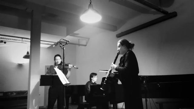 A. Khachaturian - Trio for Clarinet, Violin and Piano - 2) Allegro смотреть онлайн