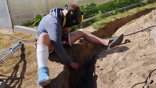 Строим дом. Часть 617. Сварка заземления в первый раз смотреть онлайн