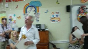 Доброе и веселое поздравление воспитателей от родителей на выпускном в детском саду