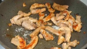 Бефстроганов с грибами в сливках