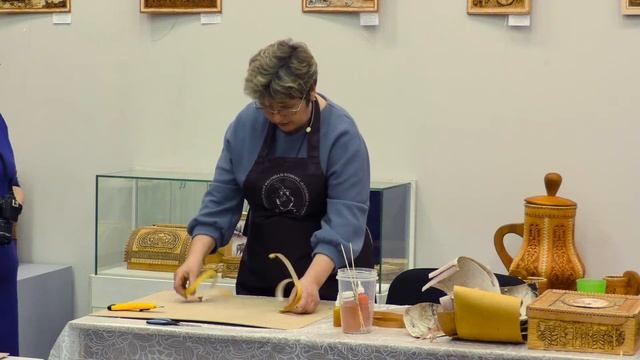 Мастер-класс по изготовлению оберега из бересты «Шаркунок» (плетение из бересты) смотреть онлайн