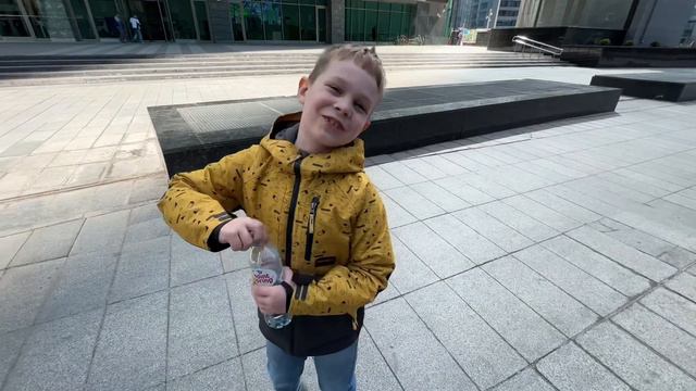 Лёва Кот в Москва Сити / Бургеры FАРШ смотреть онлайн