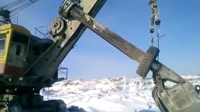 Демонтаж экскаватора на металлолом. ЭКГ 5А Рукоять смотреть онлайн