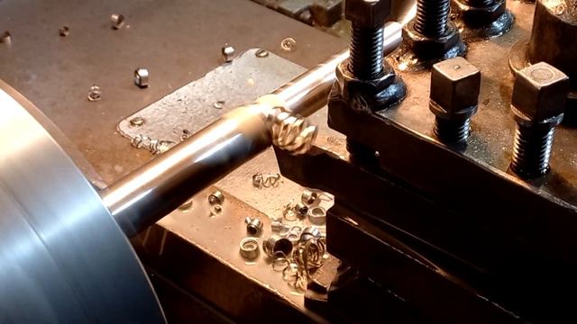 Правильная стружка ! = отлично заточенный резец + правильные режимы резанья (ТОКАРНЫЕ РАБОТЫ №36) смотреть онлайн