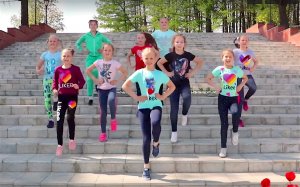 Игротанец *Веселая Зарядка*
Смотрим слушаем и повторяем