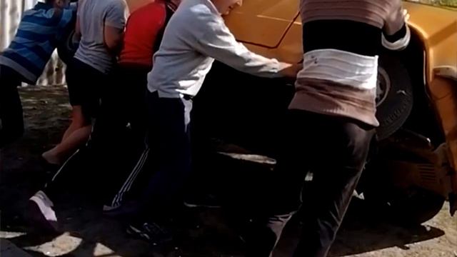 Варим днище ВАЗ 2101 электродом. Часть 1 смотреть онлайн
