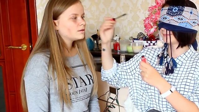КАК ПРАВИЛЬНО КРАСИТЬСЯ? | макияж с закрытыми глазами смотреть онлайн