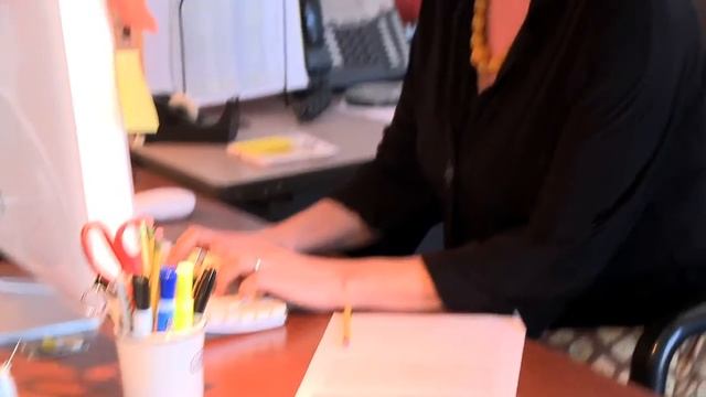 Lowel Blender Lights Office, w/ Lg Daylight Windows, Tungsten Desk Lamps, & Overhead Fluos смотреть онлайн