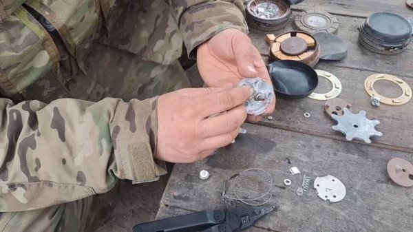 Противопехотная мина ПМН-4. Что внутри ПМН-4?