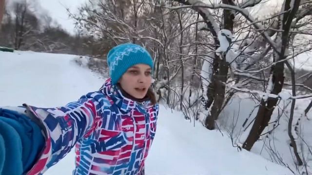 Жизнь в деревне зимой❄️ Воспоминания из детства, лыжи из СССР и горка своими руками смотреть онлайн