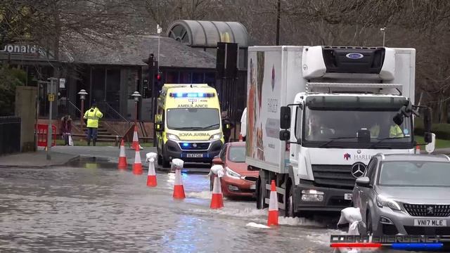 Major Flooding: New Fire Engines and Emergency Vehicles responding after storms hit UK смотреть онлайн