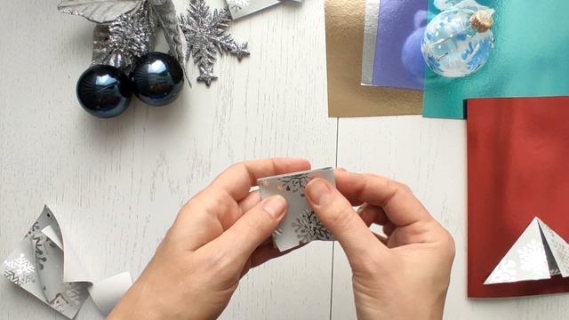 ОТКРЫТКА НА НОВЫЙ ГОД С ОБЪЕМНОЙ ЁЛОЧКОЙ ВНУТРИ. Открытка своими руками из цветной бумаги смотреть онлайн