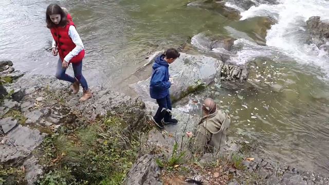 Водопад Большой и Малый Гук, село Шешоры на реке Пистынька смотреть онлайн