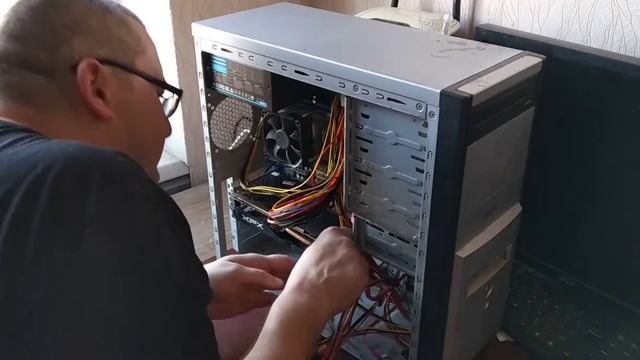 Распаковка Rx 570 4gb и маленькая неудача смотреть онлайн