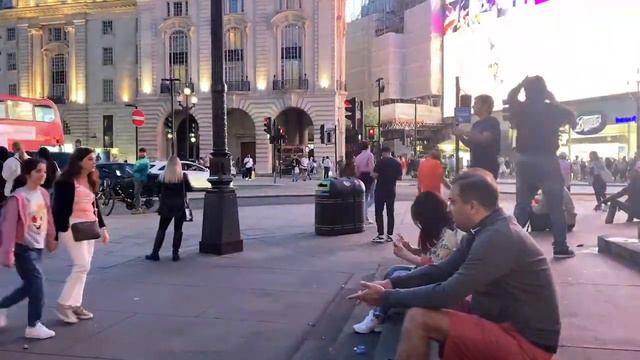 🔴 LONDON LIVE CAMERA - Friday night out in central London - 29th july 2022 @WalkingLondon_ смотреть онлайн