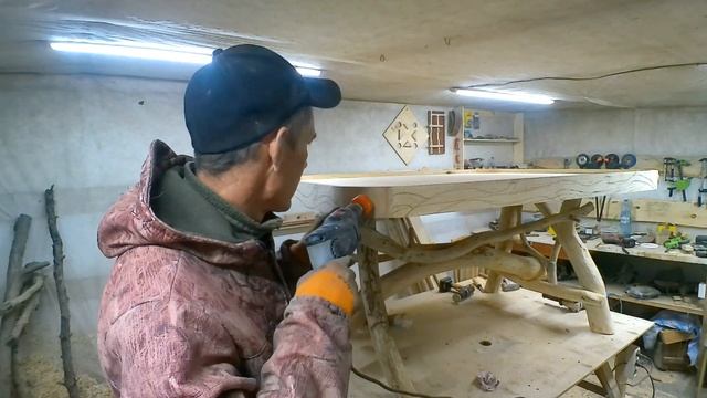 СТОЛ ИЗ ДЕРЕВА СВОИМИ РУКАМИ. ЛЕСНАЯ МЕБЕЛЬ. Часть 2 смотреть онлайн
