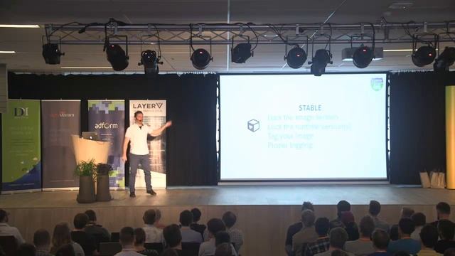 Daniël van Gils - How the hell do I run my microservices in production, and will it scale? смотреть онлайн
