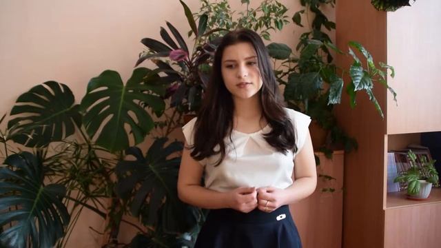 Она сидела на полу... смотреть онлайн