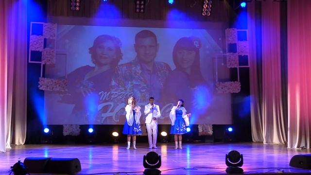 «Песни для души». Вокальное трио «ЮГиС» - «Когда весна придет не знаю» смотреть онлайн