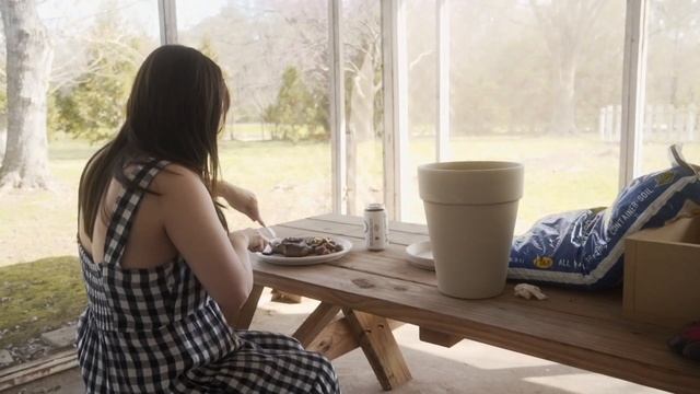 Starting An English Cottage Garden at our 1905 Farmhouse смотреть онлайн