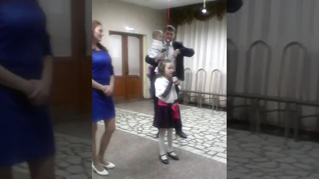 Рита поздровляет бабушку с юбилеем 55лет. смотреть онлайн