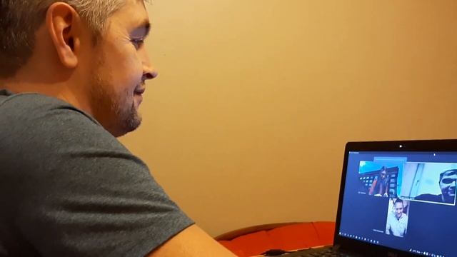 ДЕПУТАТ ПЫТАЕТСЯ ПРОБИТЬСЯ К СПИКЕРУ В ZOOM смотреть онлайн