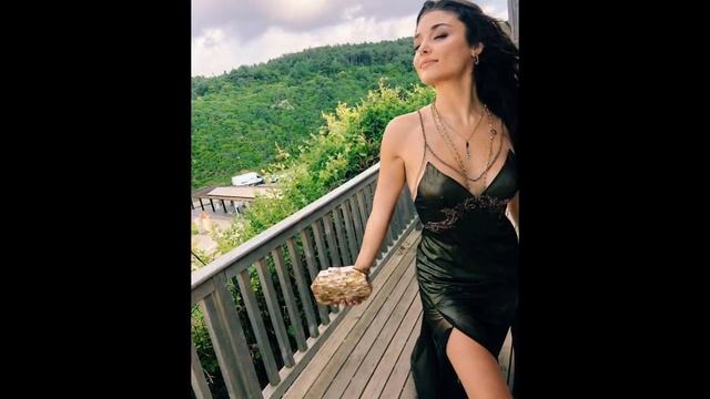 Детали на фото Ханде Эрсель душераздирающие! смотреть онлайн