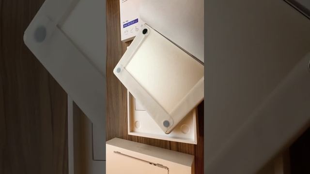 Unboxing MacBook Air M2 13” Starlight ✨? #macbookairm2 #unboxing смотреть онлайн