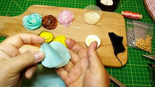 ВЕЛИКОЛЕПНЫЕ РОЗЫ из ткани для ДЕКОРА ОДЕЖДЫ своими руками! Как сделать розу для одежды. смотреть онлайн