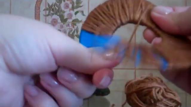 Делаем помпончик из ниток смотреть онлайн