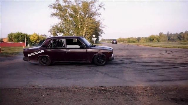 ВАЗ 2107 Турбо 350 л.с - Жига не выдержала мощи . Семерка слетела с дороги смотреть онлайн