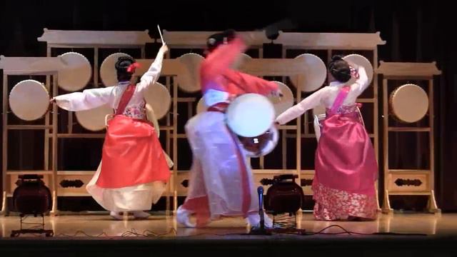 Play and Dance with "Jang Gu" смотреть онлайн