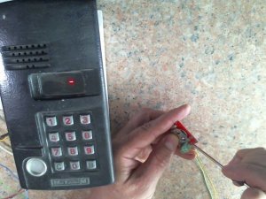 Автоматическое открывание двери в подъезд (автовахтёр) для домофонов Метаком, Визит, Цифрал, Элтис.