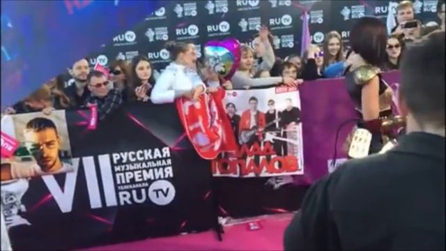 Как фанаты встречают Бузову смотреть онлайн