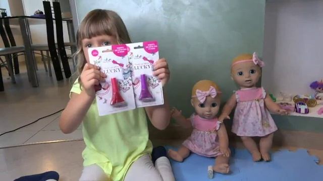 Красим ногти куклам с Lady Sofi и куклами Luvabella и играем в маникюрный салон.6+ смотреть онлайн