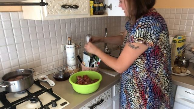 ПРАЗДНИЧНЫЙ СТОЛ/ПРОРЫДАЛА ВЕСЬ ВЕЧЕР/ЧТО ПОДАРИЛИ ИЛЬЕ/НОВОЕ ПЛАТЬЕ С САЙТА NEWCHIC/РЕЦЕПТ МЯСА смотреть онлайн