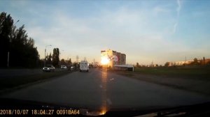 Автохам на белом Mecedes (Энгельс, ул.Колотилова)