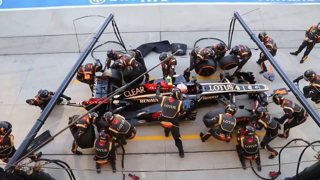 Как команда Lotus меняет колёса смотреть онлайн